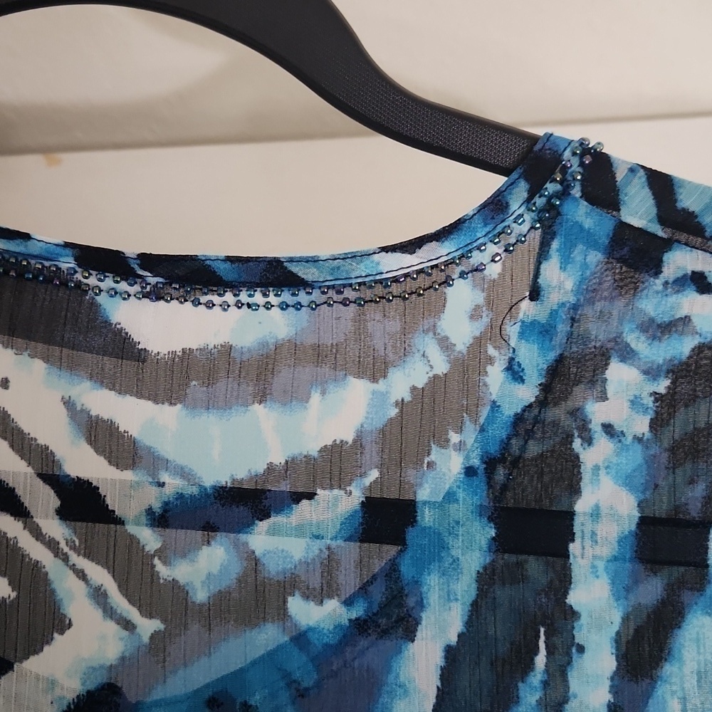 Chicos Abstract Print Top in sheer material And Beading Small Career office - Picture 9 of 10